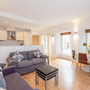 Apartamento The Edmonstone's Close, Edimburgo